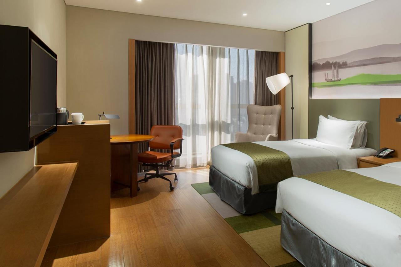 Holiday Inn & Suites Tianjin Downtown By Ihg,Tianjin Drum Tower,Joycity Shopping Mall,Tianjin Ancient Cultural Street,Haihe River,The Porcelain House,Convenient Access To Tianjin Binhai International Airport Ngoại thất bức ảnh